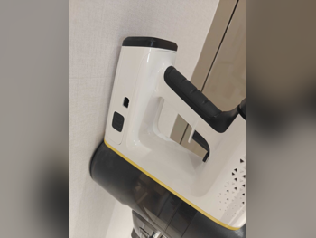 كارتشر أبيض \ مكنسة كهربائية