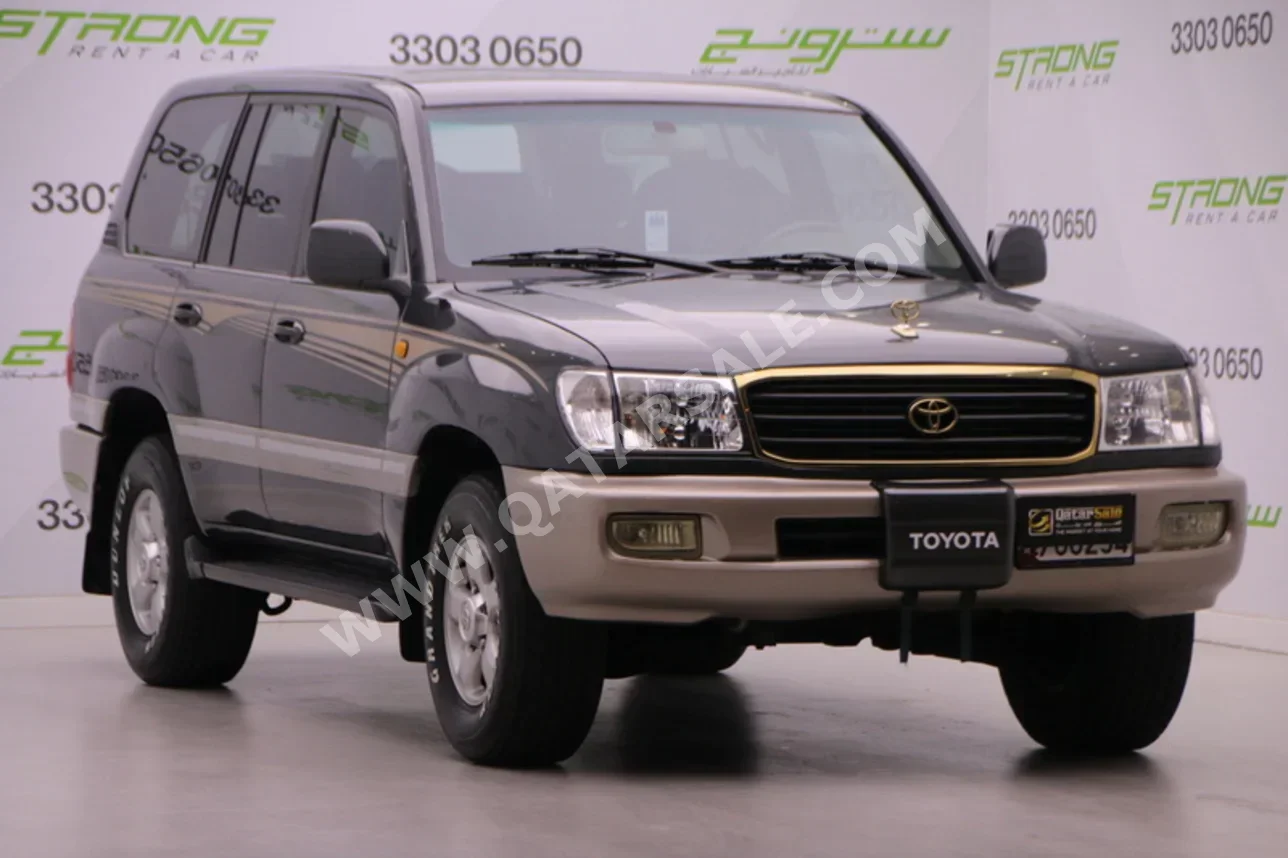 Toyota Land Cruiser VXR 2001 Automatic 365,000 Km 8 Cylinder Four Wheel Drive (4WD) SUV Gray
