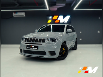 جييب جراند شيروكي تراك هوك 2018 اوتوماتيك 139,000 كم 8 سلندر دفع رباعي اس يو في رمادي ناردو