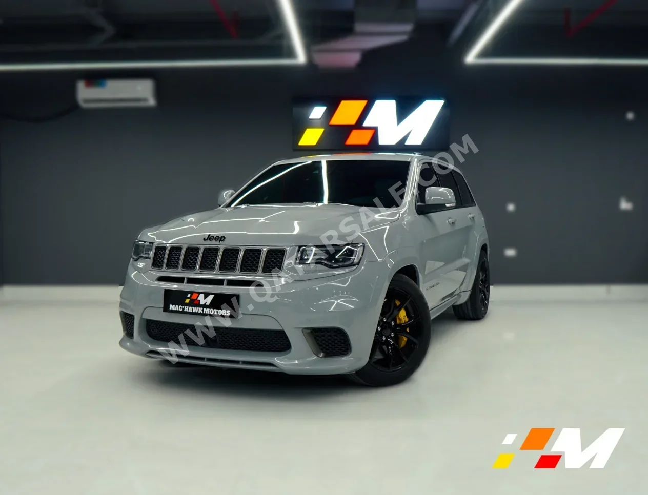 جييب جراند شيروكي تراك هوك 2018 اوتوماتيك 139,000 كم 8 سلندر دفع رباعي اس يو في رمادي ناردو