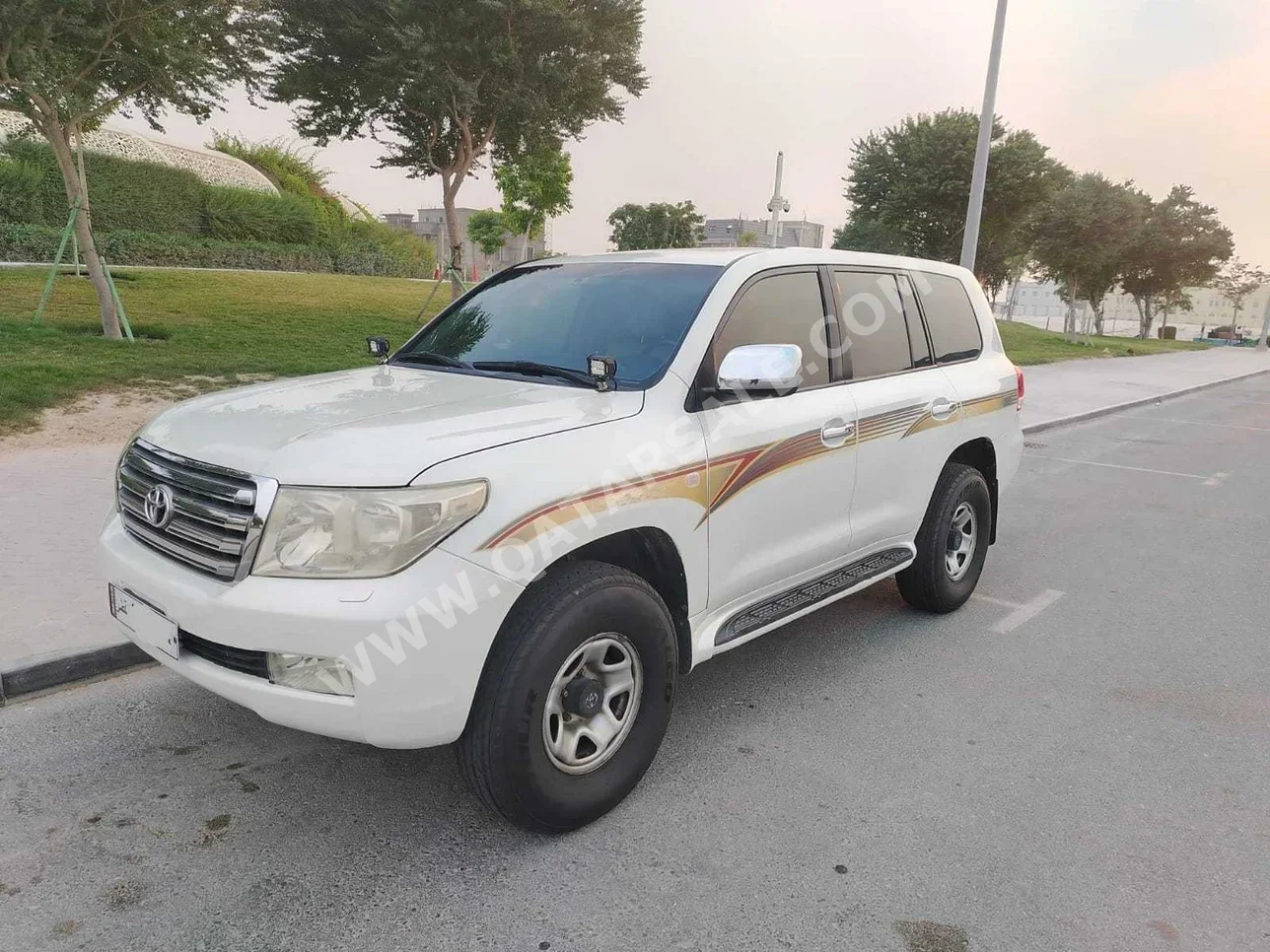 تويوتا لاند كروزر جي اكس ار 2010 اوتوماتيك 507,000 كم 8 سلندر دفع رباعي اس يو في أبيض