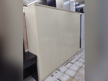 خزائن ودواليب الملابس والزينة - دوحة فيرنيتشر  - خزائن  - اللون البيج