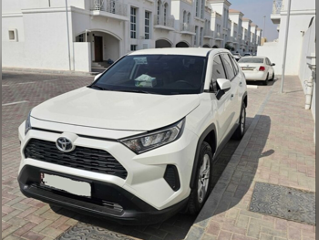 تويوتا راف 4 2020 اوتوماتيك 40,528 كم 4 سلندر دفع رباعي اس يو في أبيض لؤلؤي