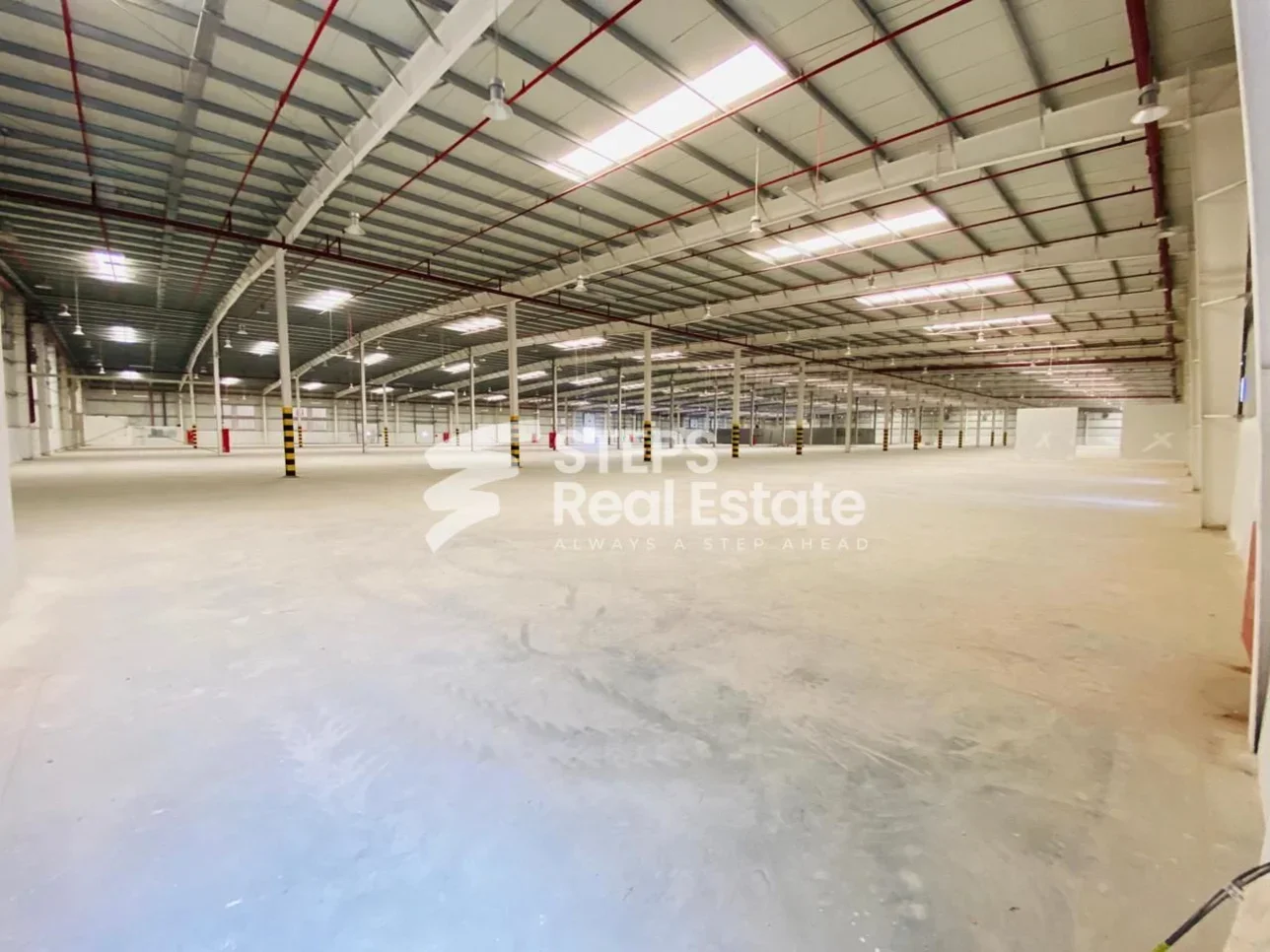 مخازن و مستودعات - أم صلال - بو فسيلة -المساحة: 1200 متر مربع