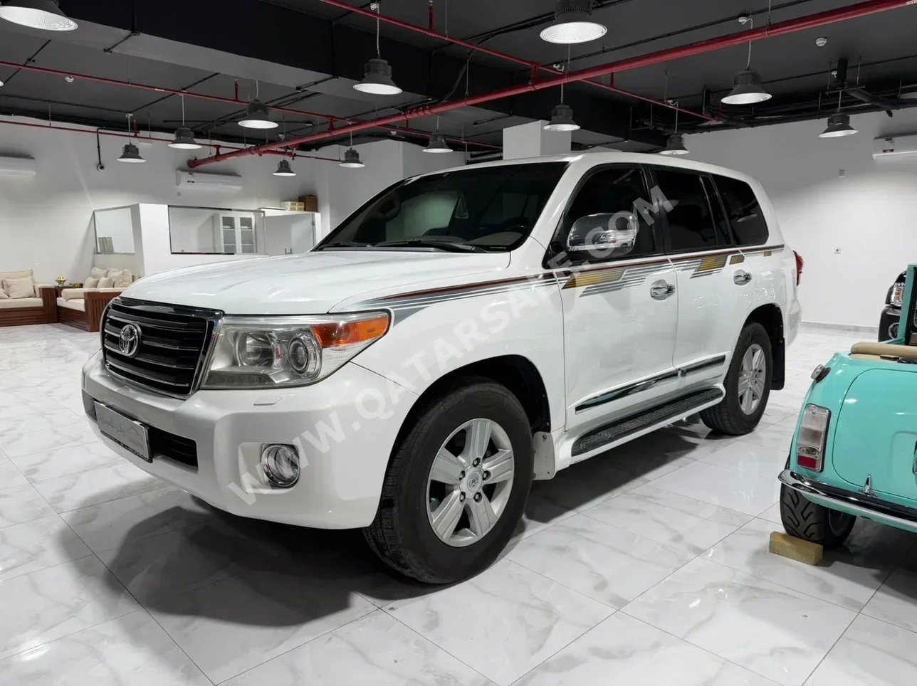 Toyota Land Cruiser GXR 2012 Automatic 379,000 Km 8 Cylinder Four Wheel Drive (4WD) SUV White