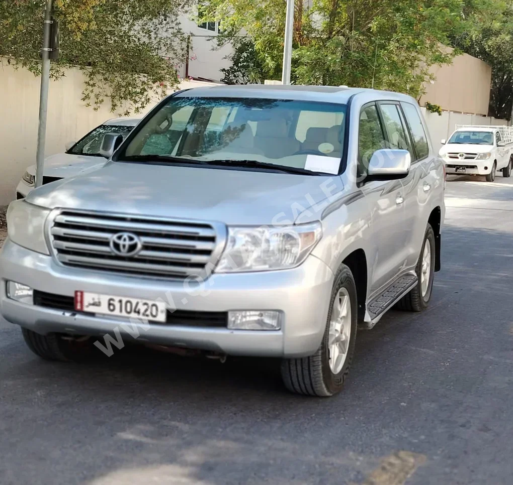 Toyota Land Cruiser GXR 2010 Automatic 630,000 Km 8 Cylinder Four Wheel Drive (4WD) SUV Silver