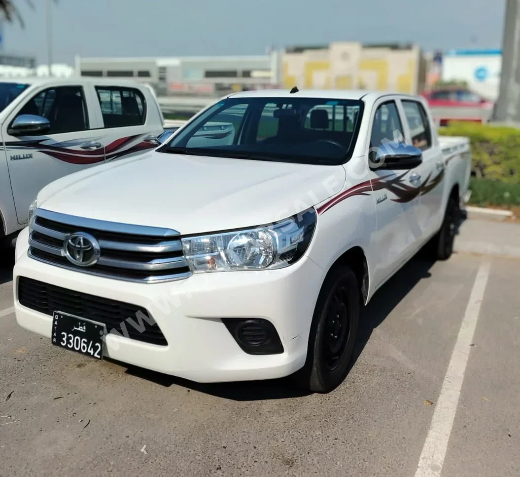 Toyota Hilux 2022 Manual 200,000 Km 4 Cylinder Rear Wheel Drive (RWD) Pick Up White