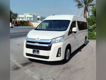 Toyota  Hiace  2020  Manual  303,000 Km  4 Cylinder  Rear Wheel Drive (RWD)  Van / Bus  White