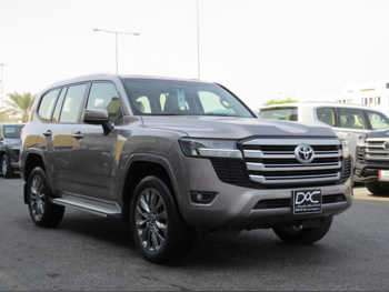 تويوتا  لاند كروزر  جي اكس ار  2024  اوتوماتيك  100,000 كم  6 سلندر  دفع رباعي  اس يو في  ذهبي