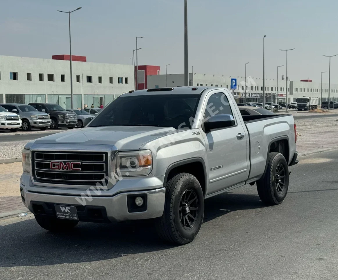 GMC Sierra Z71 2014 Automatic 345,000 Km 8 Cylinder Four Wheel Drive (4WD) Pick Up Silver