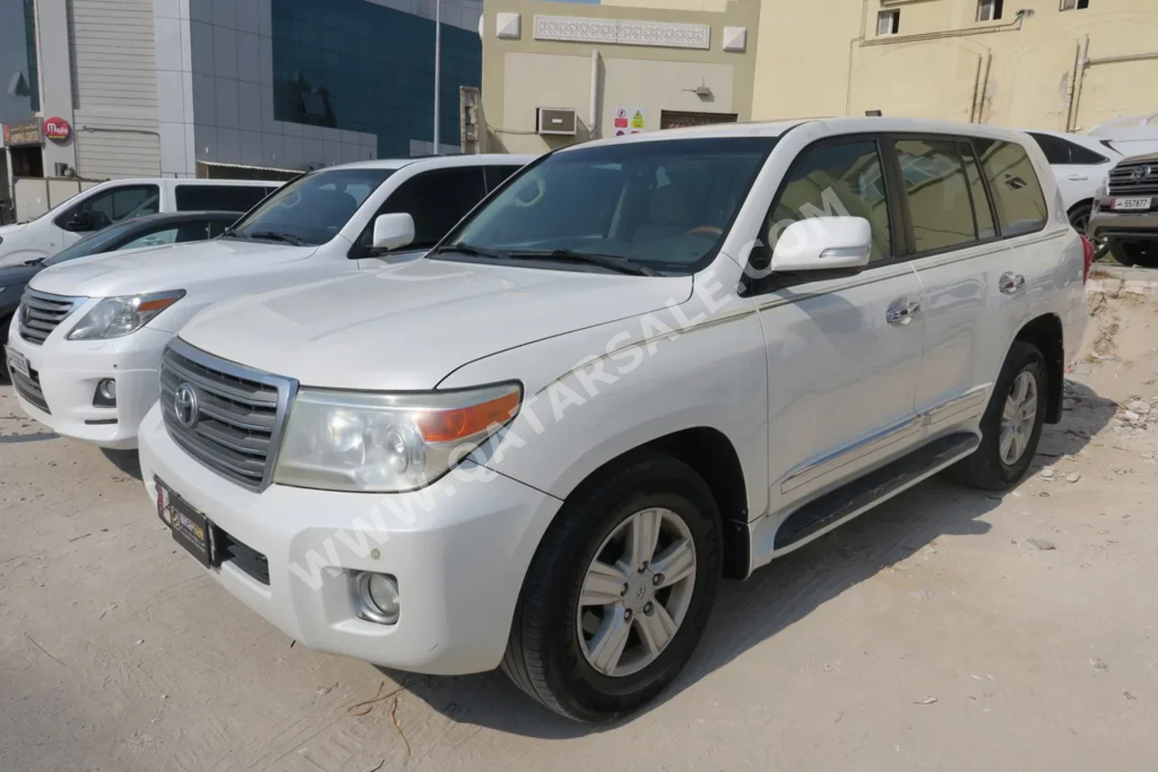 Toyota  Land Cruiser  VXR  2015  Automatic  300,000 Km  8 Cylinder  Four Wheel Drive (4WD)  SUV  White