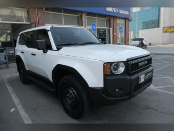 تويوتا  برادو  2025  اوتوماتيك  24,000 كم  4 سلندر  دفع رباعي  اس يو في  أبيض  تحت الضمان