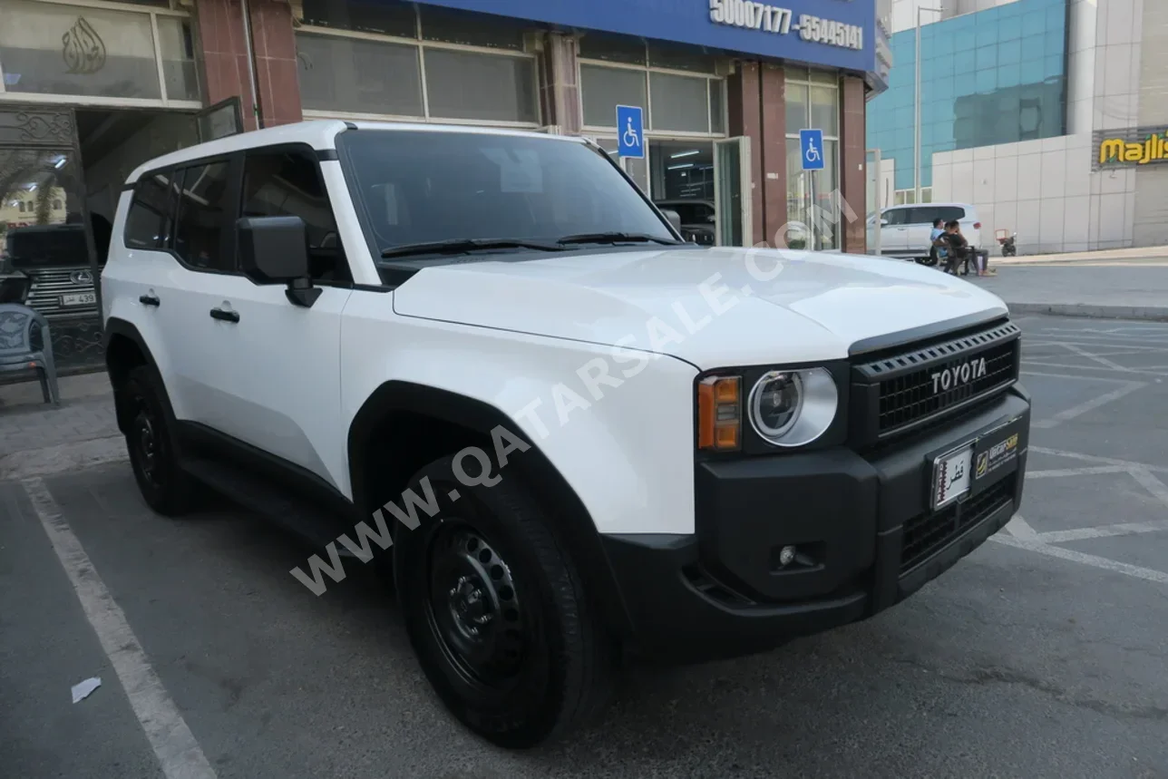 تويوتا برادو 2025 اوتوماتيك 24,000 كم 4 سلندر دفع رباعي اس يو في أبيض تحت الضمان