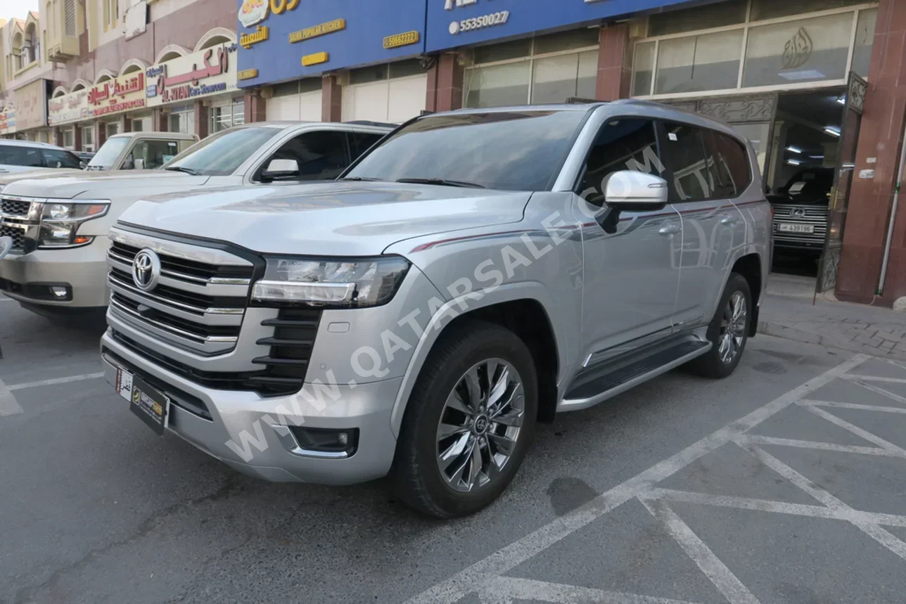 تويوتا لاند كروزر جي اكس ار توين توربو 2024 اوتوماتيك 34,000 كم 6 سلندر دفع رباعي اس يو في فضي تحت الضمان