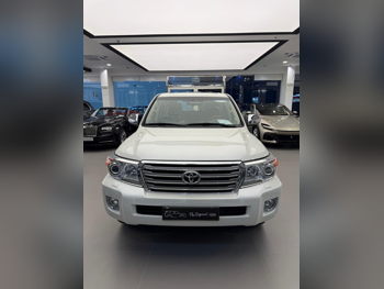 تويوتا لاند كروزر في اكس ار 2013 اوتوماتيك 6,000 كم 8 سلندر دفع رباعي اس يو في أبيض