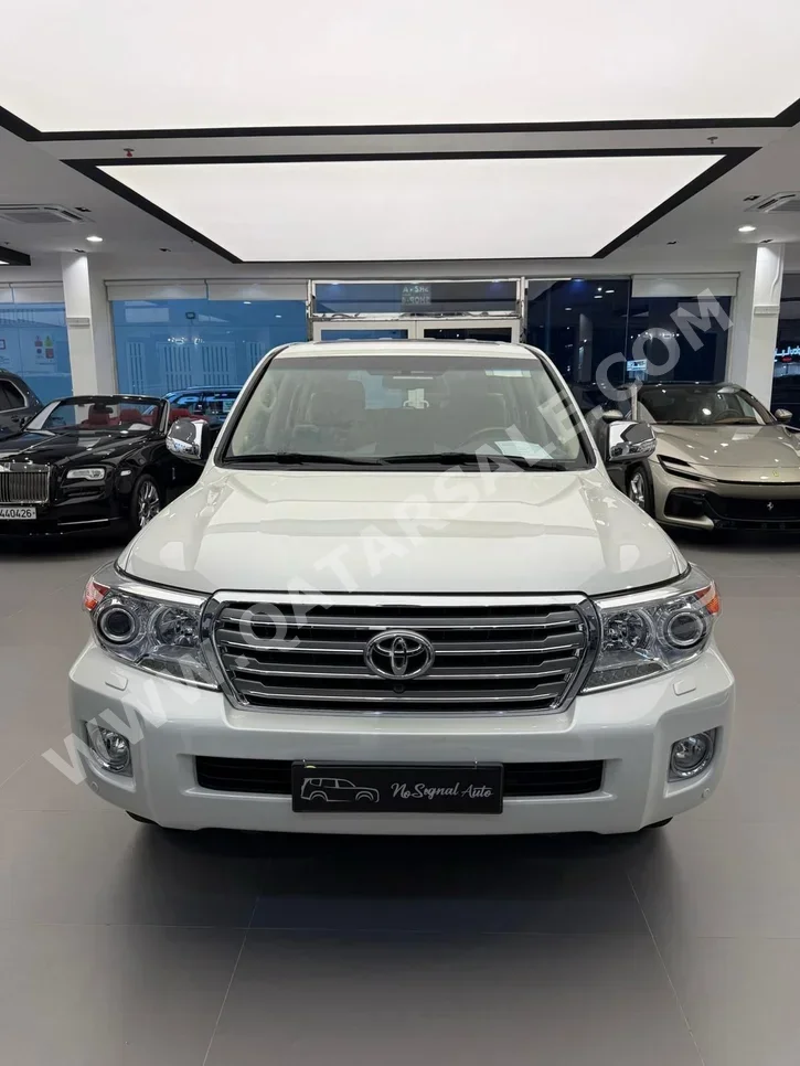 Toyota Land Cruiser VXR 2013 Automatic 6,000 Km 8 Cylinder Four Wheel Drive (4WD) SUV White
