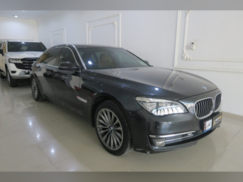 بي ام دبليو الفئة - السابعة 730 Li 2013 اوتوماتيك 136,000 كم 6 سلندر دفع خلفي سيدان رمادي