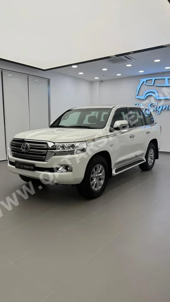 Toyota Land Cruiser VXR 2021 Automatic 102,000 Km 8 Cylinder Four Wheel Drive (4WD) SUV White