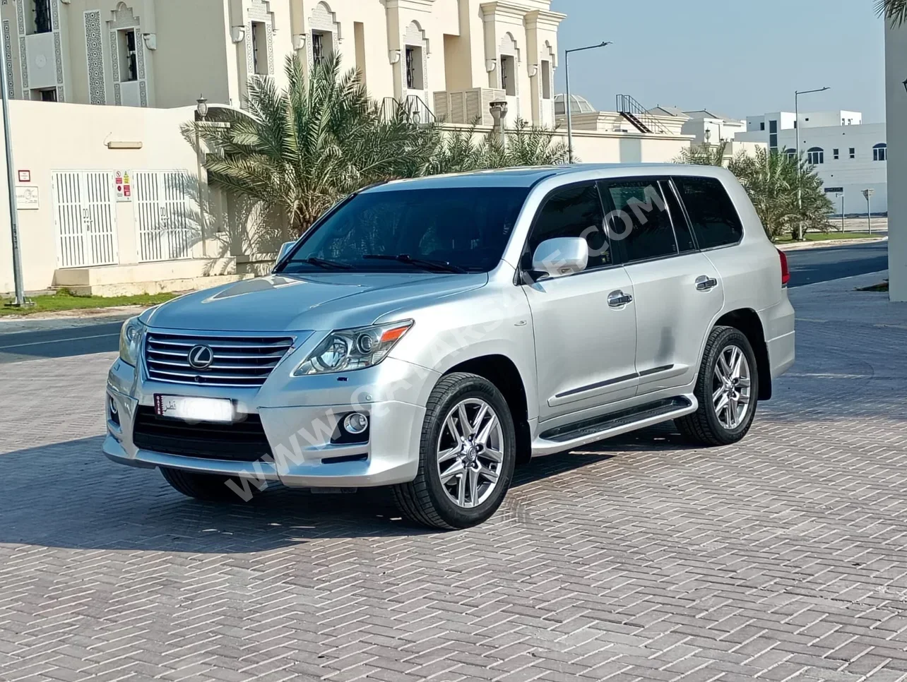 Lexus  LX  570  2011  Automatic  280,000 Km  8 Cylinder  Four Wheel Drive (4WD)  SUV  Silver