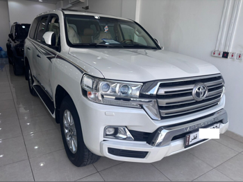 تويوتا  لاند كروزر  جي اكس ار  2018  اوتوماتيك  223,000 كم  8 سلندر  دفع رباعي  اس يو في  أبيض