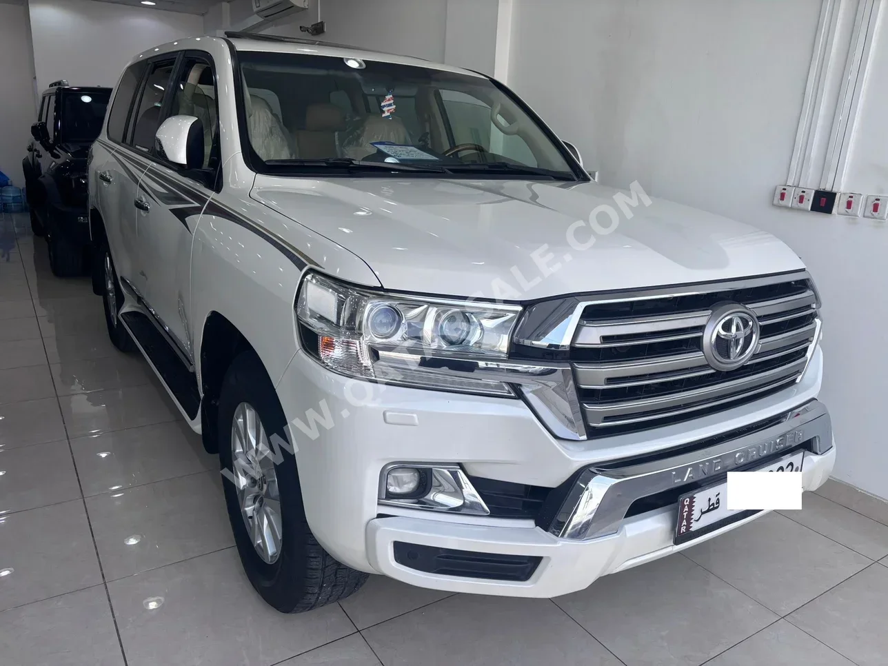 Toyota Land Cruiser GXR 2018 Automatic 223,000 Km 8 Cylinder Four Wheel Drive (4WD) SUV White