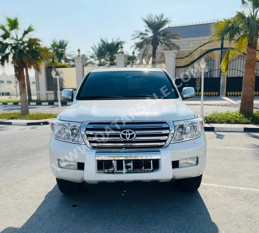 Toyota Land Cruiser VXR 2011 Automatic 254,000 Km 8 Cylinder Four Wheel Drive (4WD) SUV White