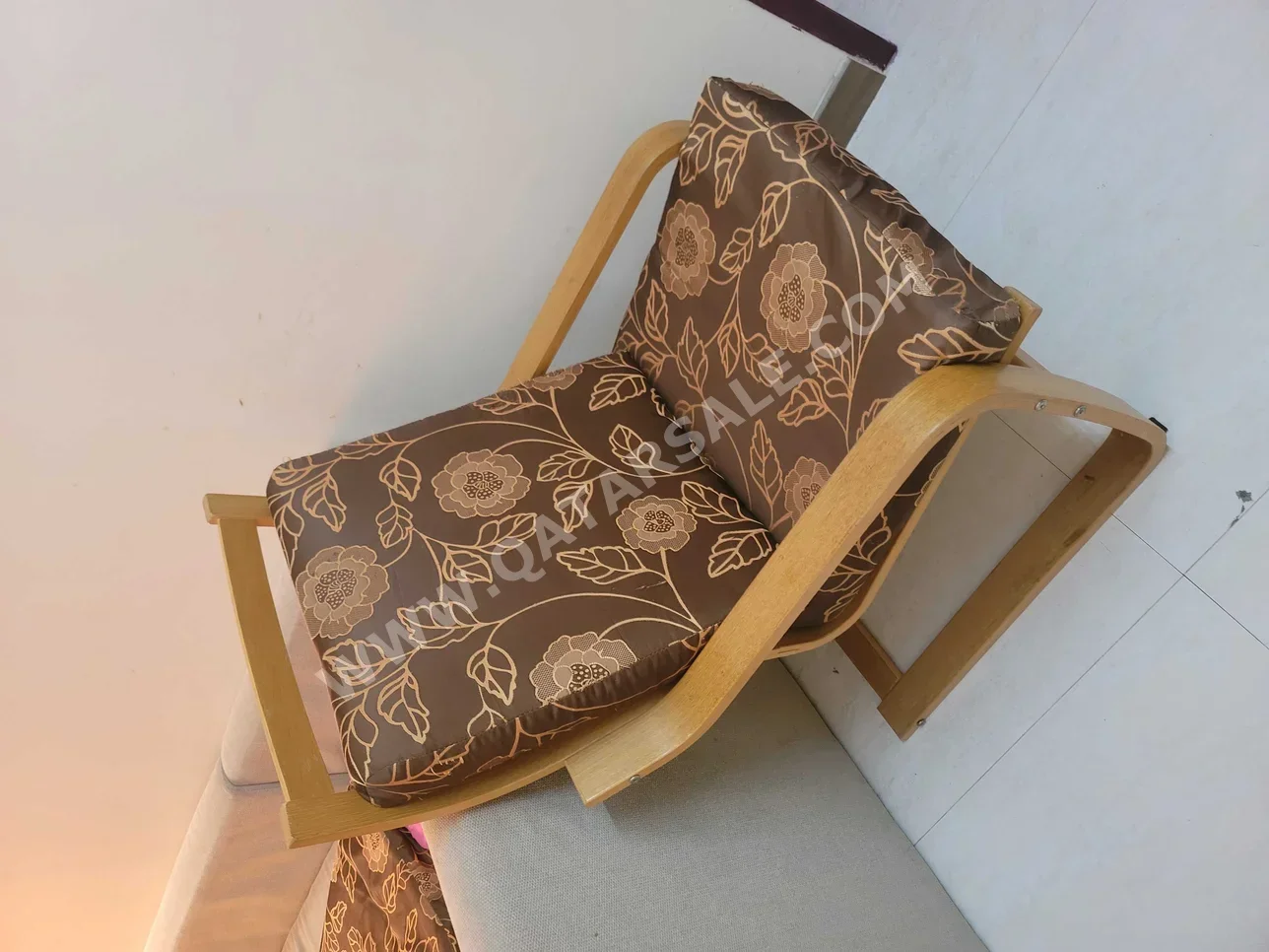 الأرائك والكنب والكراسي ايكيا كرسي بذراعين - اللون البيج