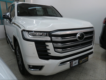 Toyota  Land Cruiser  VXR Twin Turbo  2023  Automatic  44,000 Km  6 Cylinder  Four Wheel Drive (4WD)  SUV  White  With Warranty