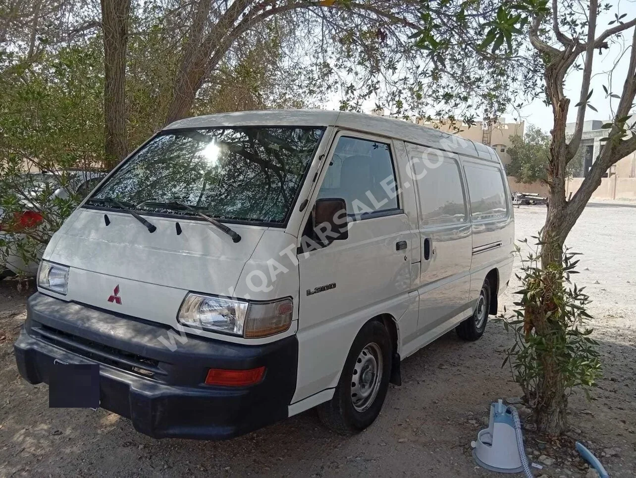 Mitsubishi  L300  2013  Manual  165,000 Km  4 Cylinder  Van / Bus  White