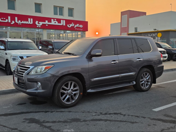 لكزس ال اكس 570 2014 اوتوماتيك 158,000 كم 8 سلندر دفع رباعي اس يو في رمادي