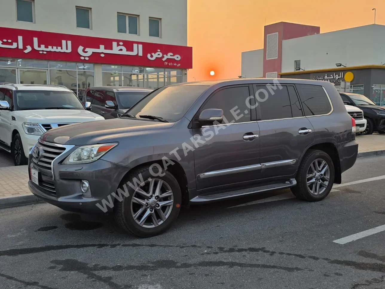 Lexus LX 570 2014 Automatic 158,000 Km 8 Cylinder Four Wheel Drive (4WD) SUV Gray