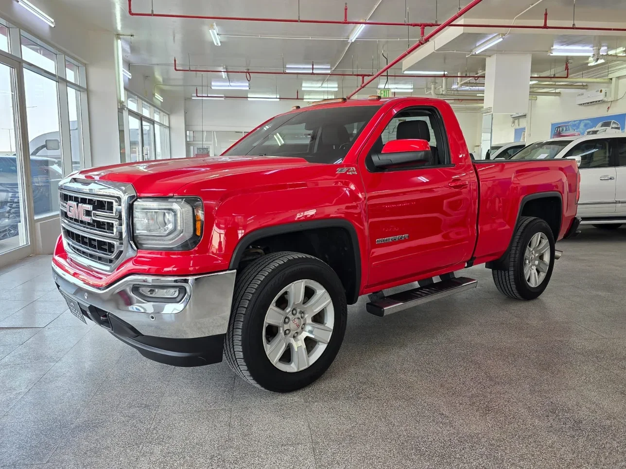 GMC  Sierra  SLE  2018  Automatic  180,000 Km  8 Cylinder  Four Wheel Drive (4WD)  Pick Up  Red