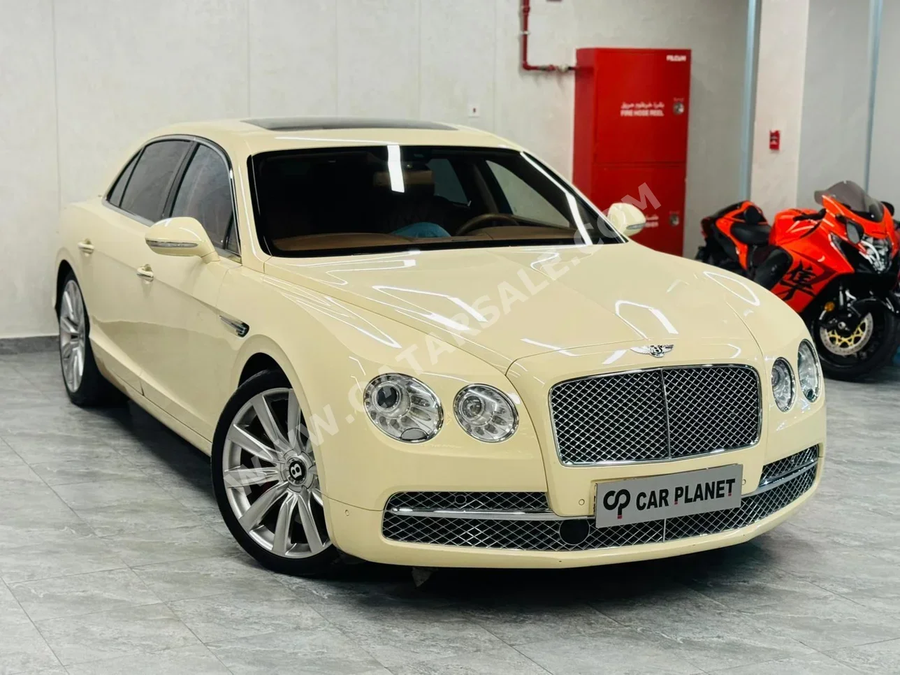 بنتلي  كونتيننتل  فلاينج سبور  2014  اوتوماتيك  53,000 كم  12 سلندر  دفع كلي مستمر  سيدان  بيج