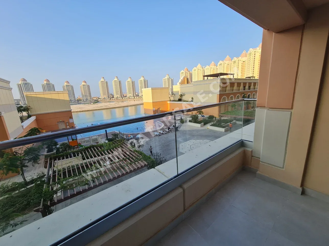 1 غرف نوم شقة للبيع في الدوحة - اللؤلؤة غير مفروشة