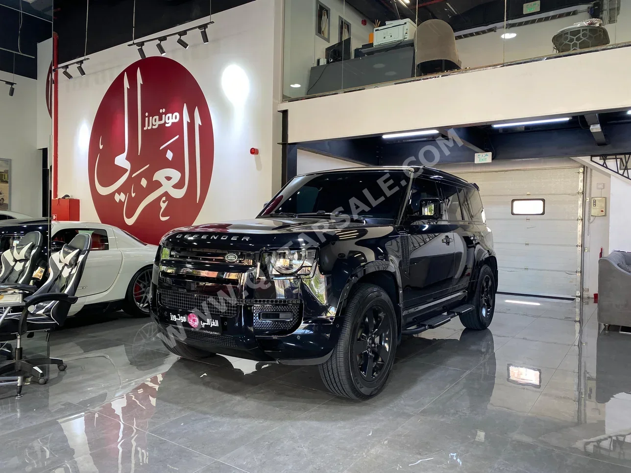 لاند روفر ديفيندر 110 اكس داينمك 2025 اوتوماتيك 36,000 كم 6 سلندر دفع رباعي اس يو في أسود تحت الضمان