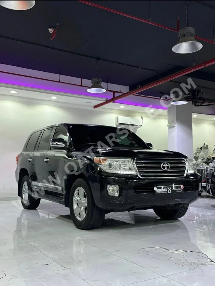 Toyota Land Cruiser GXR 2012 Automatic 329,000 Km 8 Cylinder Four Wheel Drive (4WD) SUV Black