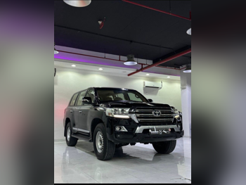 تويوتا  لاند كروزر  جي اكس ار  2017  اوتوماتيك  299,000 كم  8 سلندر  دفع رباعي  اس يو في  أسود