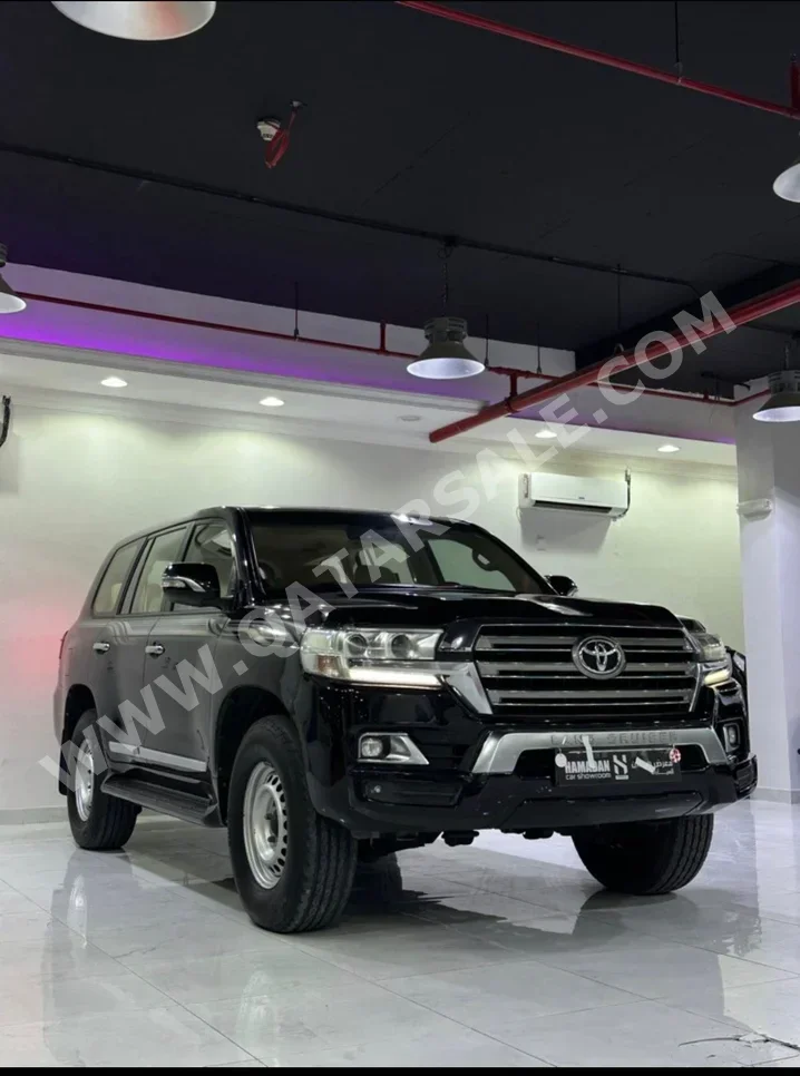 Toyota Land Cruiser GXR 2017 Automatic 299,000 Km 8 Cylinder Four Wheel Drive (4WD) SUV Black