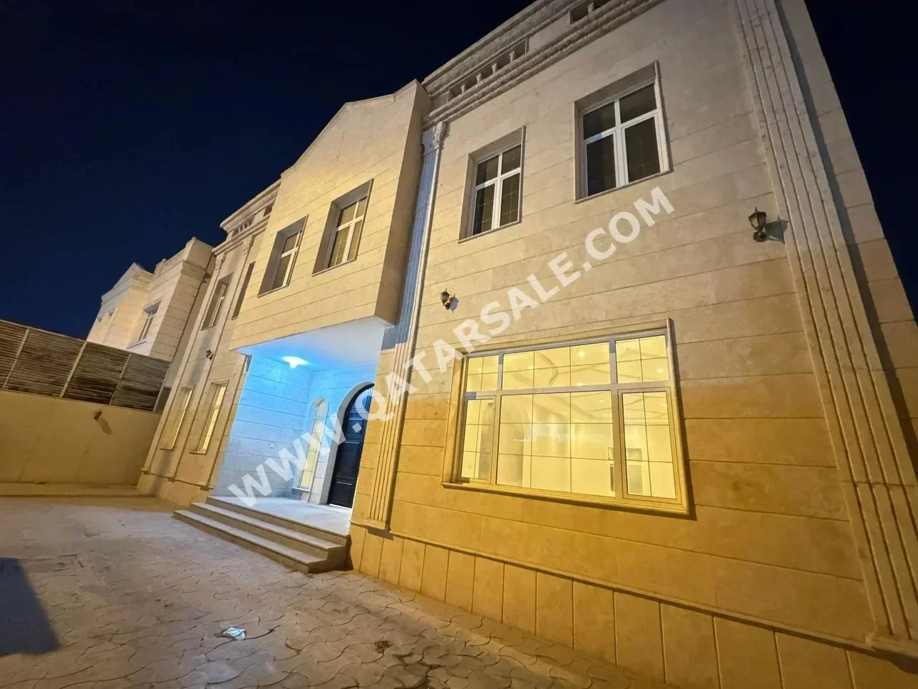 سكن عائلي - غير مفروشة - الدوحة - نعيجة - 6 غرف نوم