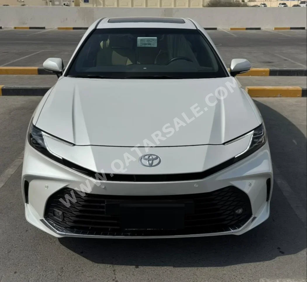 Toyota Camry LE 2025 Automatic 16,900 Km 4 Cylinder Front Wheel Drive (FWD) Sedan Pearl With Warranty