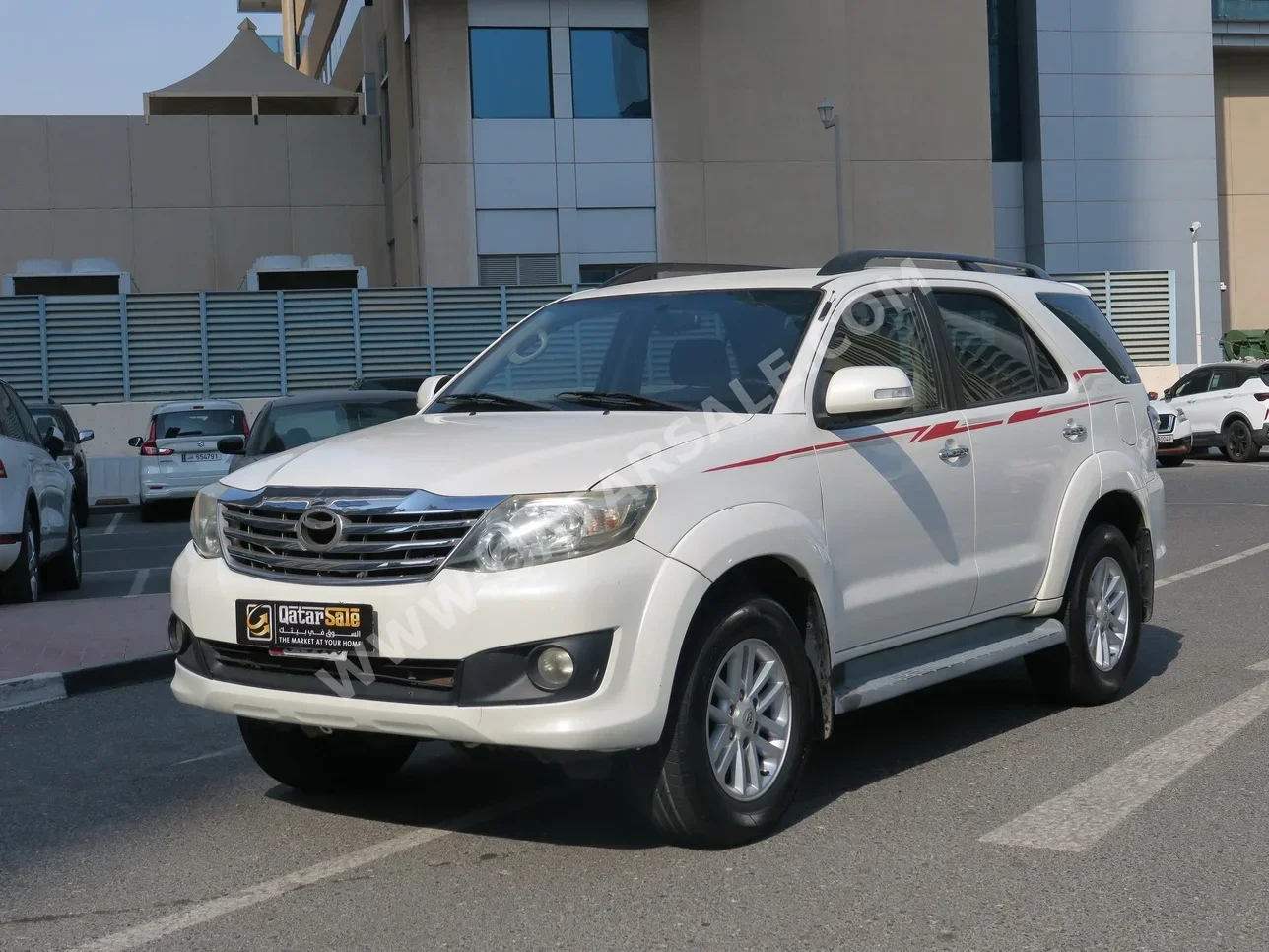 Toyota Fortuner 2014 Automatic 160,000 Km 6 Cylinder Four Wheel Drive (4WD) SUV White
