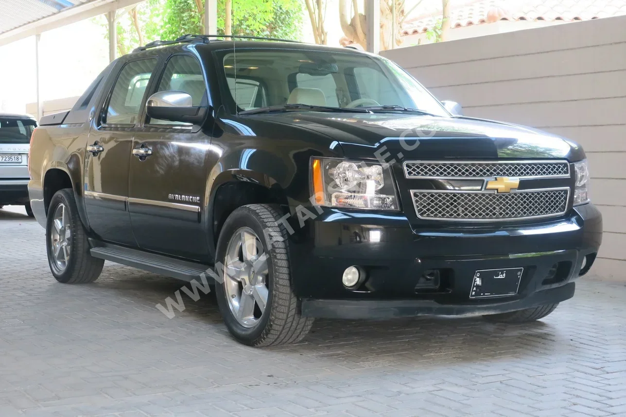 Chevrolet Avalanche 2013 Automatic 273,000 Km 8 Cylinder Four Wheel Drive (4WD) Pick Up Black