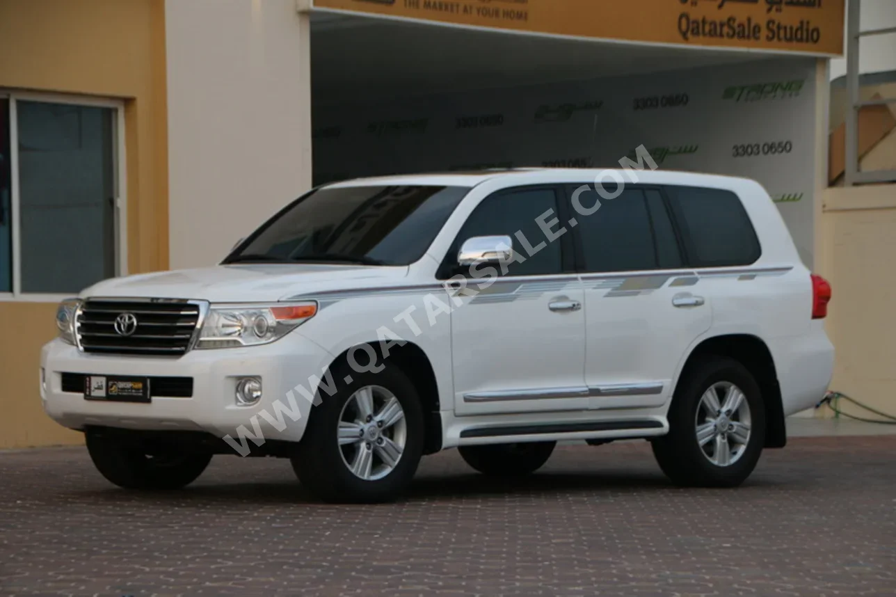 تويوتا لاند كروزر جي اكس ار 2014 اوتوماتيك 272,000 كم 8 سلندر دفع رباعي اس يو في أبيض