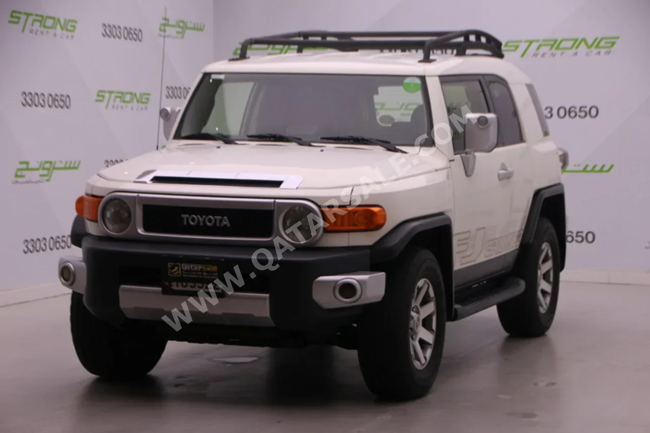 Toyota FJ Cruiser 2016 Automatic 184,000 Km 6 Cylinder Four Wheel Drive (4WD) SUV White