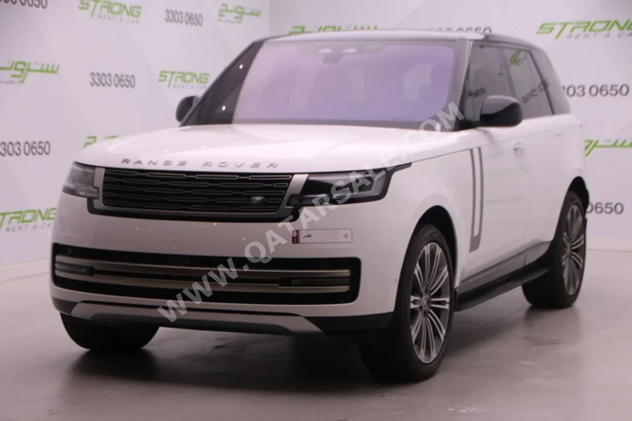 لاند روفر رنج روفر فوج اتش اس اي 2023 اوتوماتيك 42,000 كم 8 سلندر دفع رباعي اس يو في أبيض تحت الضمان