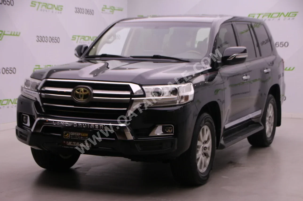 Toyota Land Cruiser GXR 2018 Automatic 183,000 Km 8 Cylinder Four Wheel Drive (4WD) SUV Black