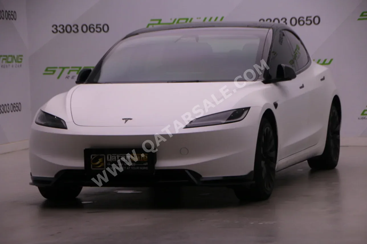 تسلا مودل 3 لونج راينج 2024 اوتوماتيك 60,000 كم 0 سلندر دفع رباعي سيدان أبيض تحت الضمان