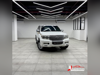 تويوتا لاند كروزر في اكس ار 2010 اوتوماتيك 314,000 كم 8 سلندر دفع رباعي اس يو في أبيض