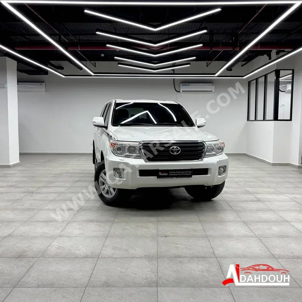 تويوتا لاند كروزر جي اكس ار 2015 اوتوماتيك 355,000 كم 6 سلندر دفع رباعي اس يو في أبيض