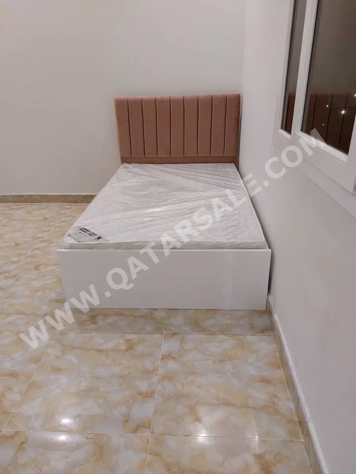 الأسّرة - لايف ستايل  - مزدوج  - زهري  - متضمنة المرتبة